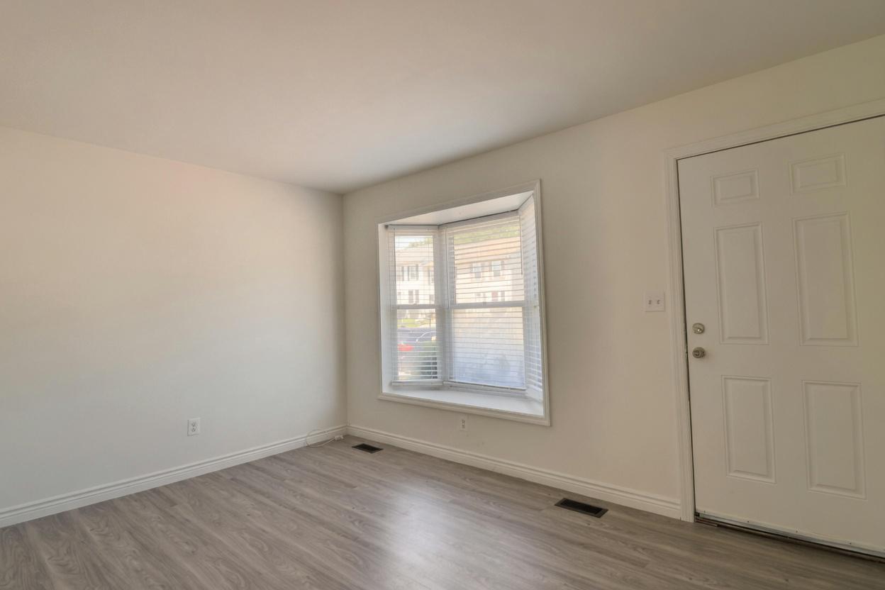123 Whitburn Pl Property Photo 2