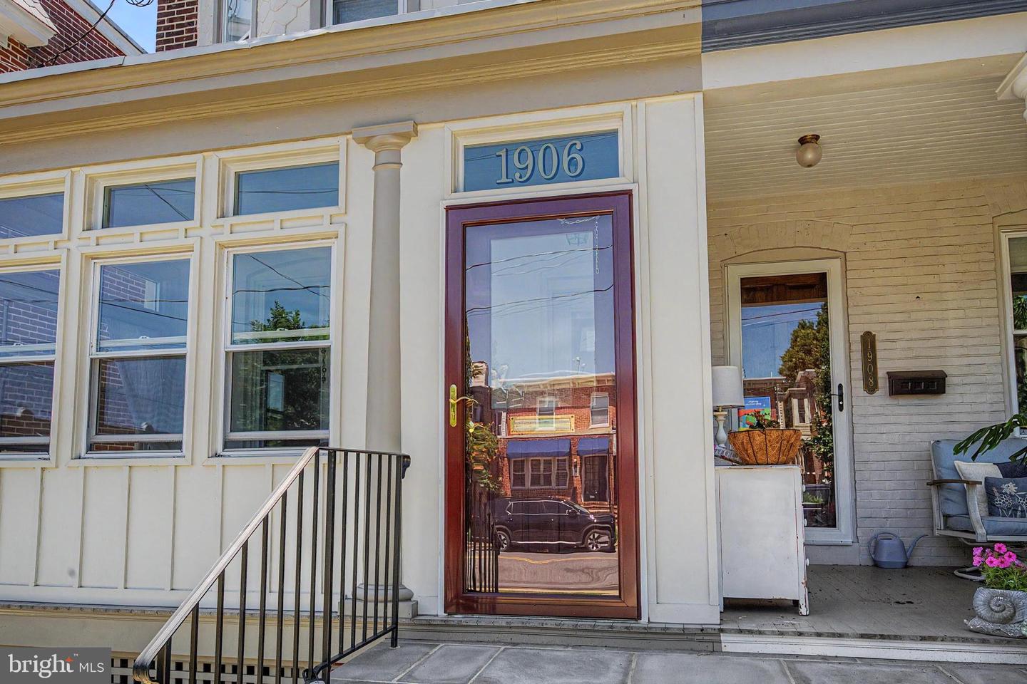 1906 Delaware Ave Property Photo 3