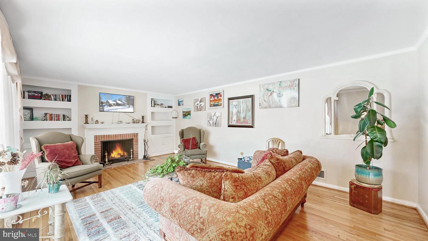 102 Meriden Dr Property Photo 3