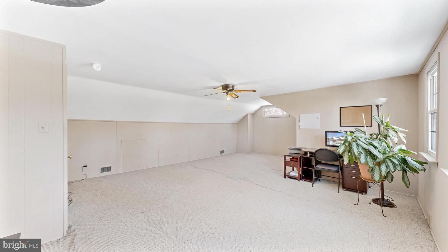102 Meriden Dr Property Photo 28
