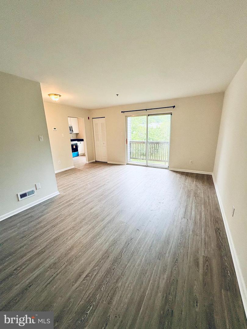 221b Highland Blvd Property Photo 2