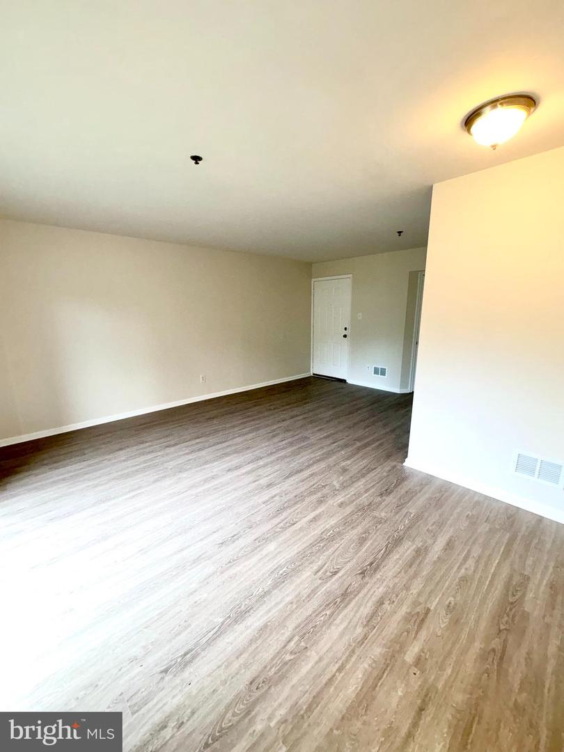 221b Highland Blvd Property Photo 3
