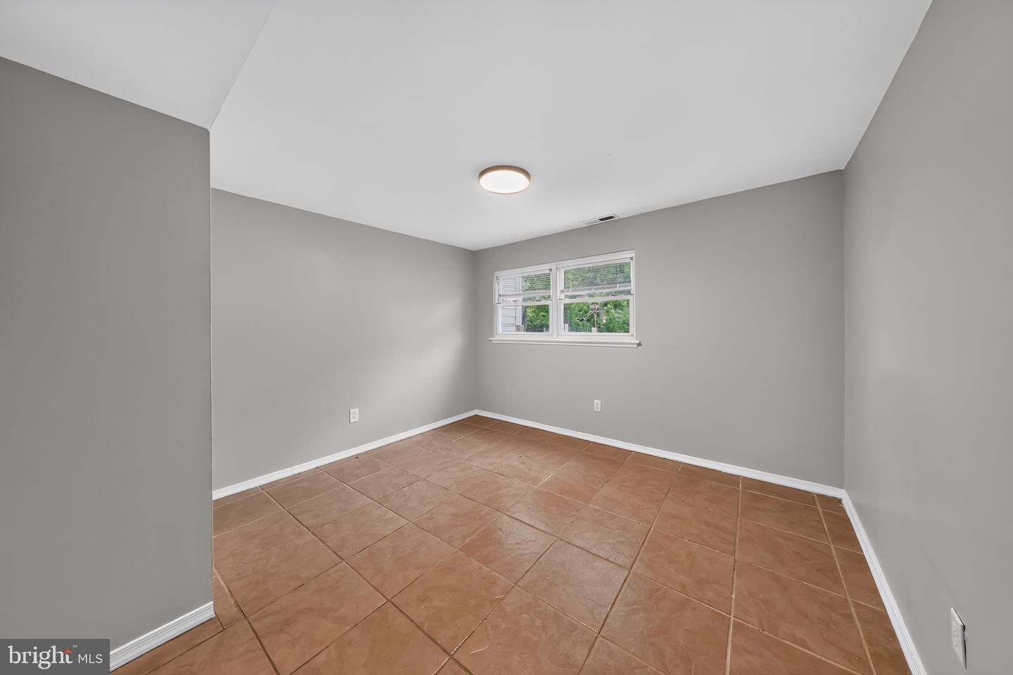 714 S Harmony Rd Property Photo 5