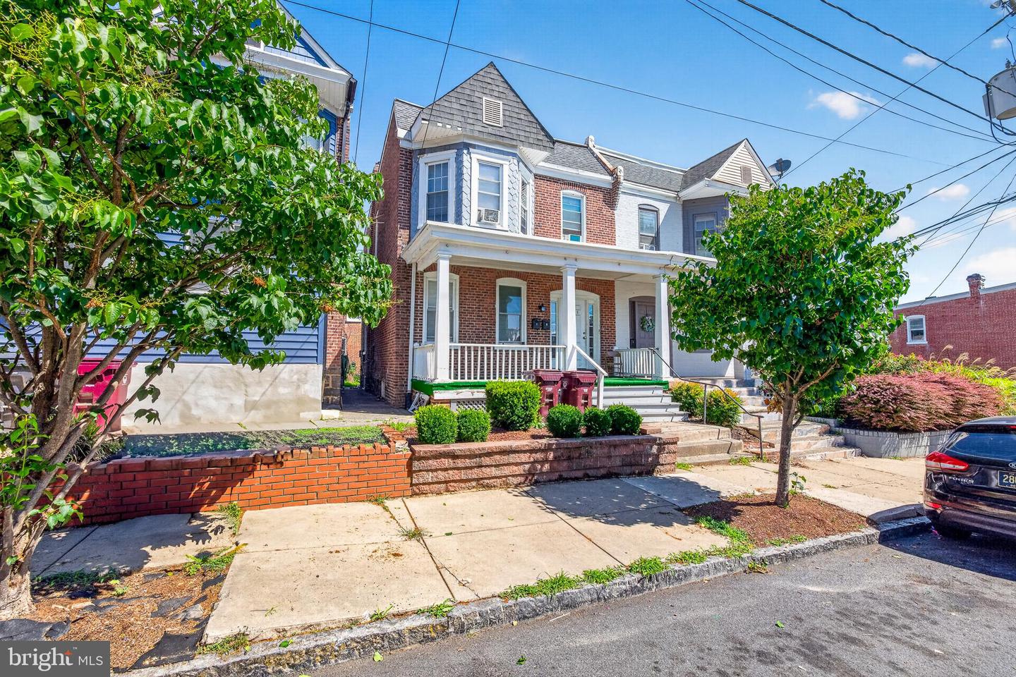 2521 N Tatnall St Property Photo 2