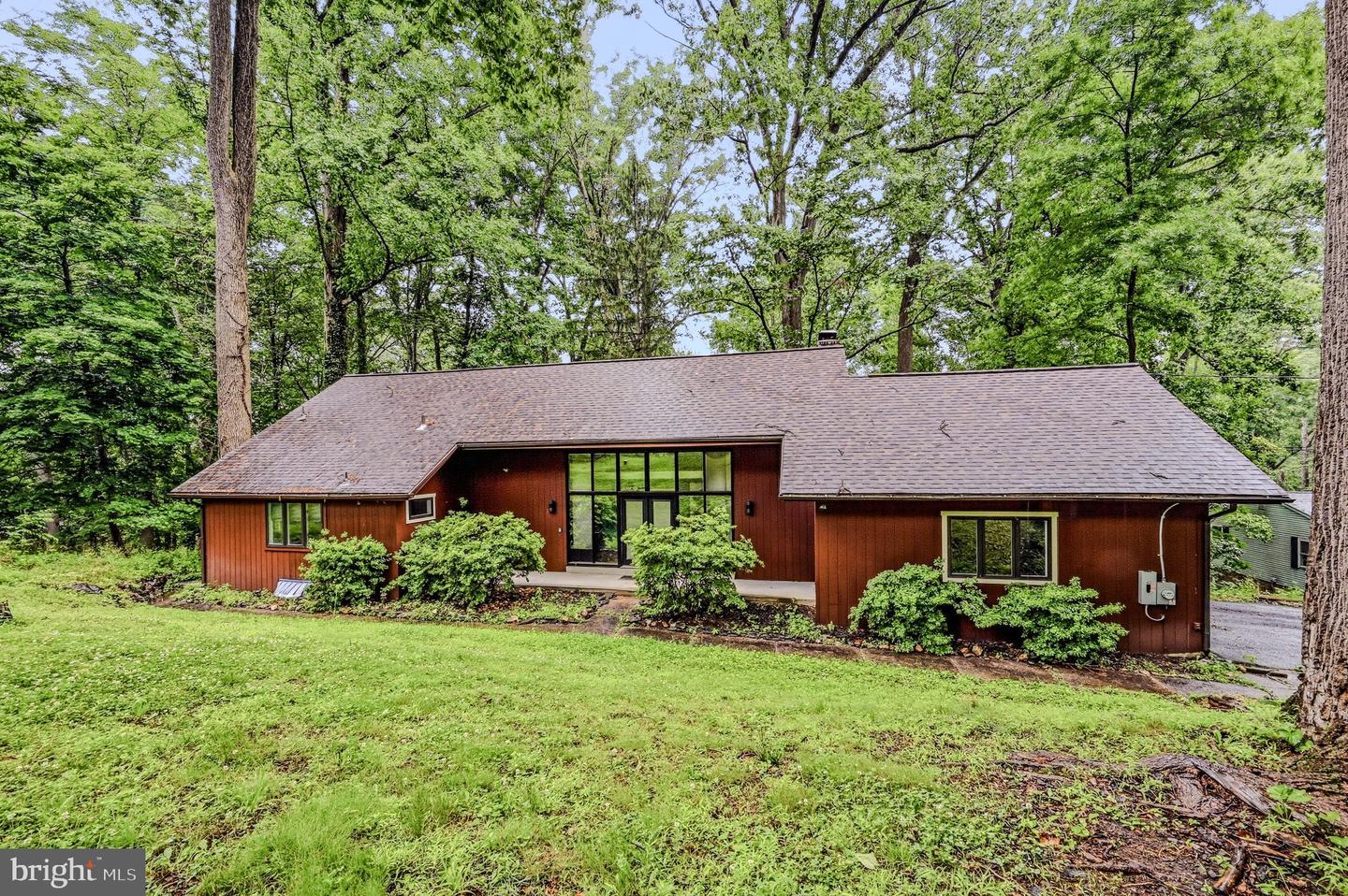 646 Woodview Dr Property Photo 1