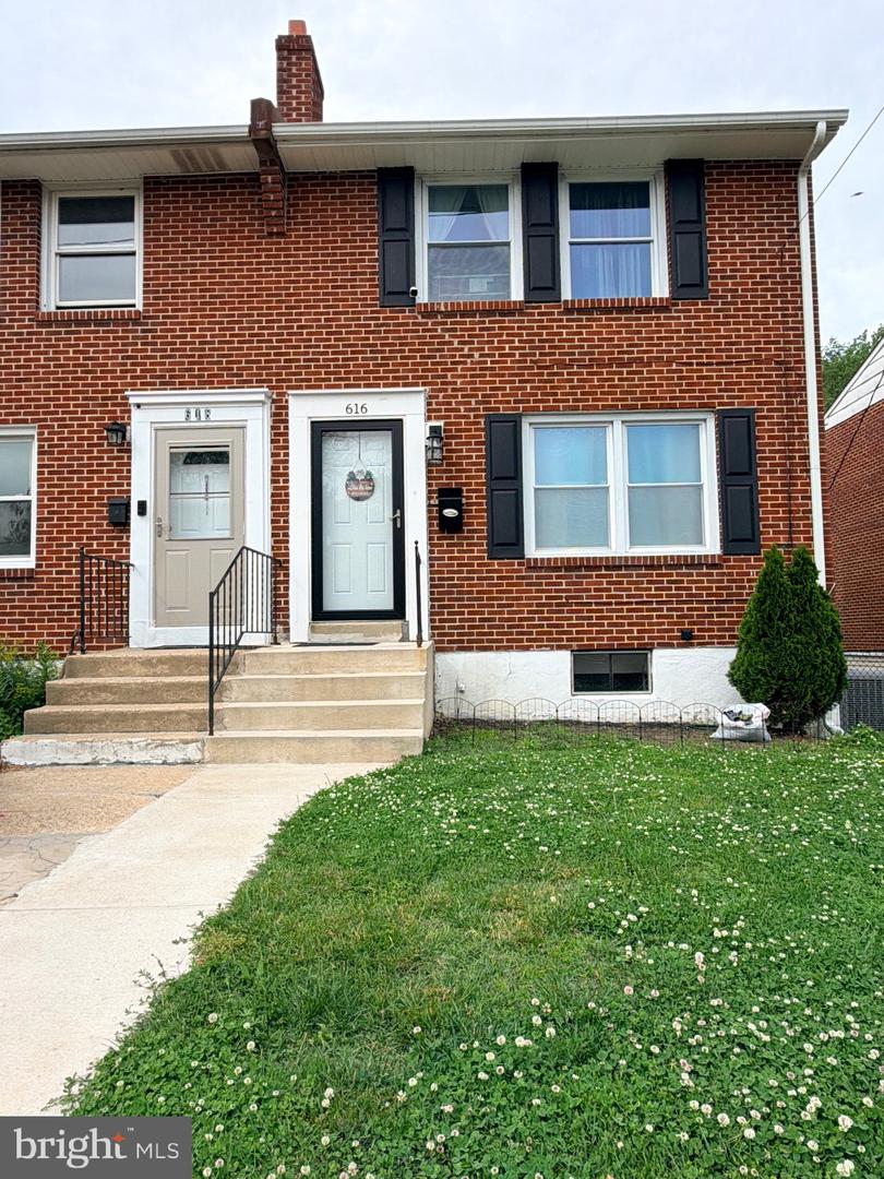616 N DUPONT RD Property Photo 1