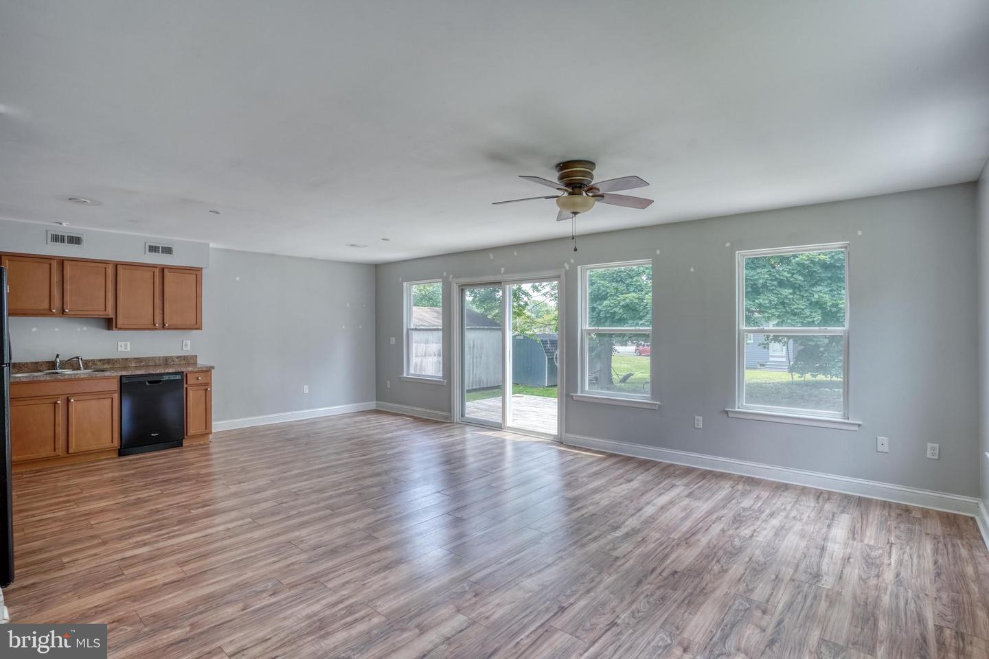 203 Hamilton St Property Photo 6