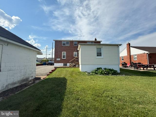 310 Silverbrook Dr Property Photo 5