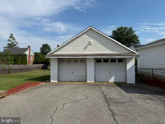 310 Silverbrook Dr Property Photo 8