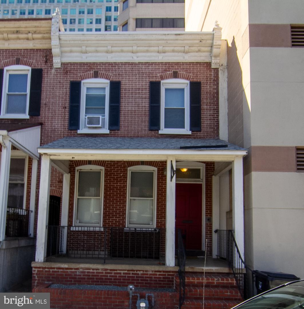 1217 N KING ST Property Photo 1