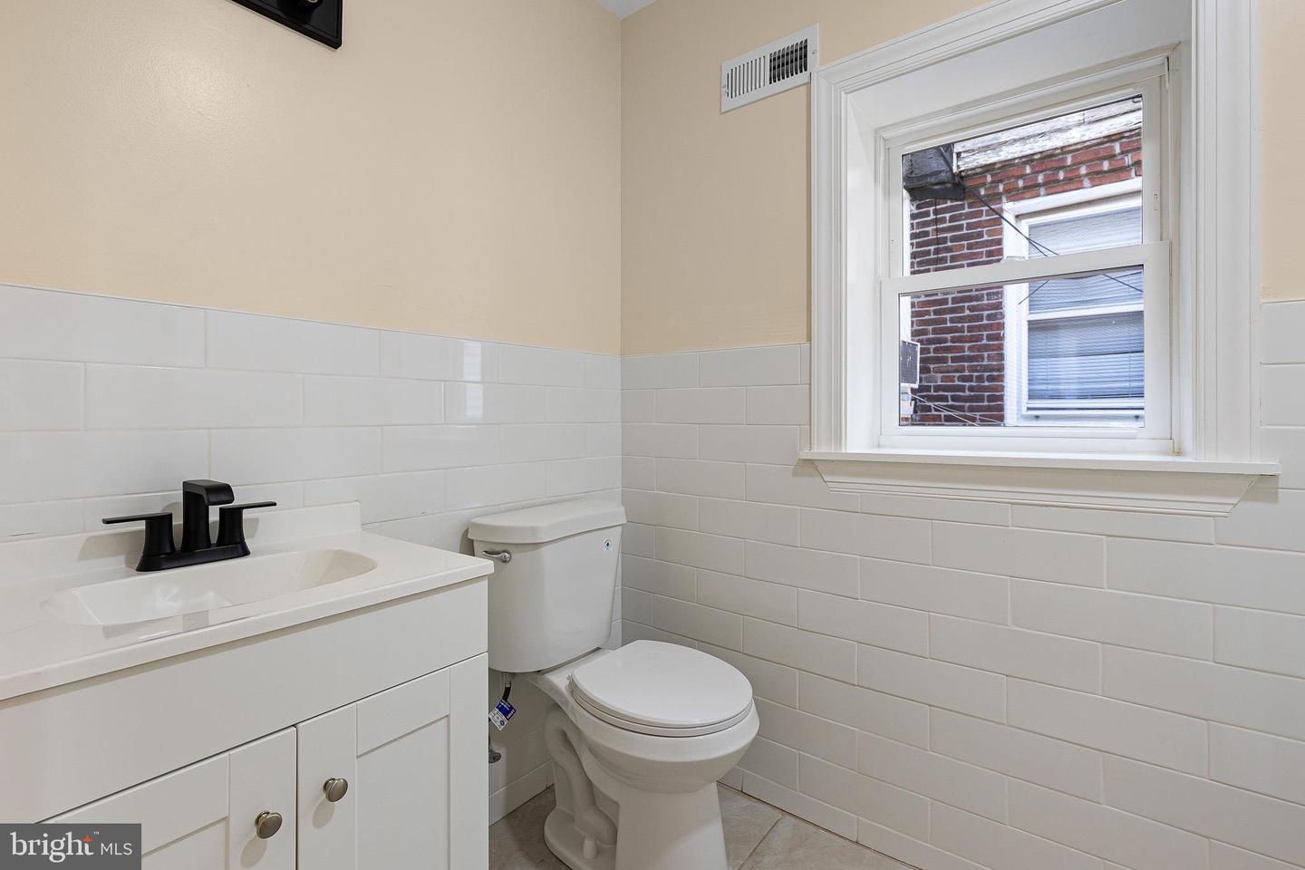 1207 W 2nd St Property Photo 15