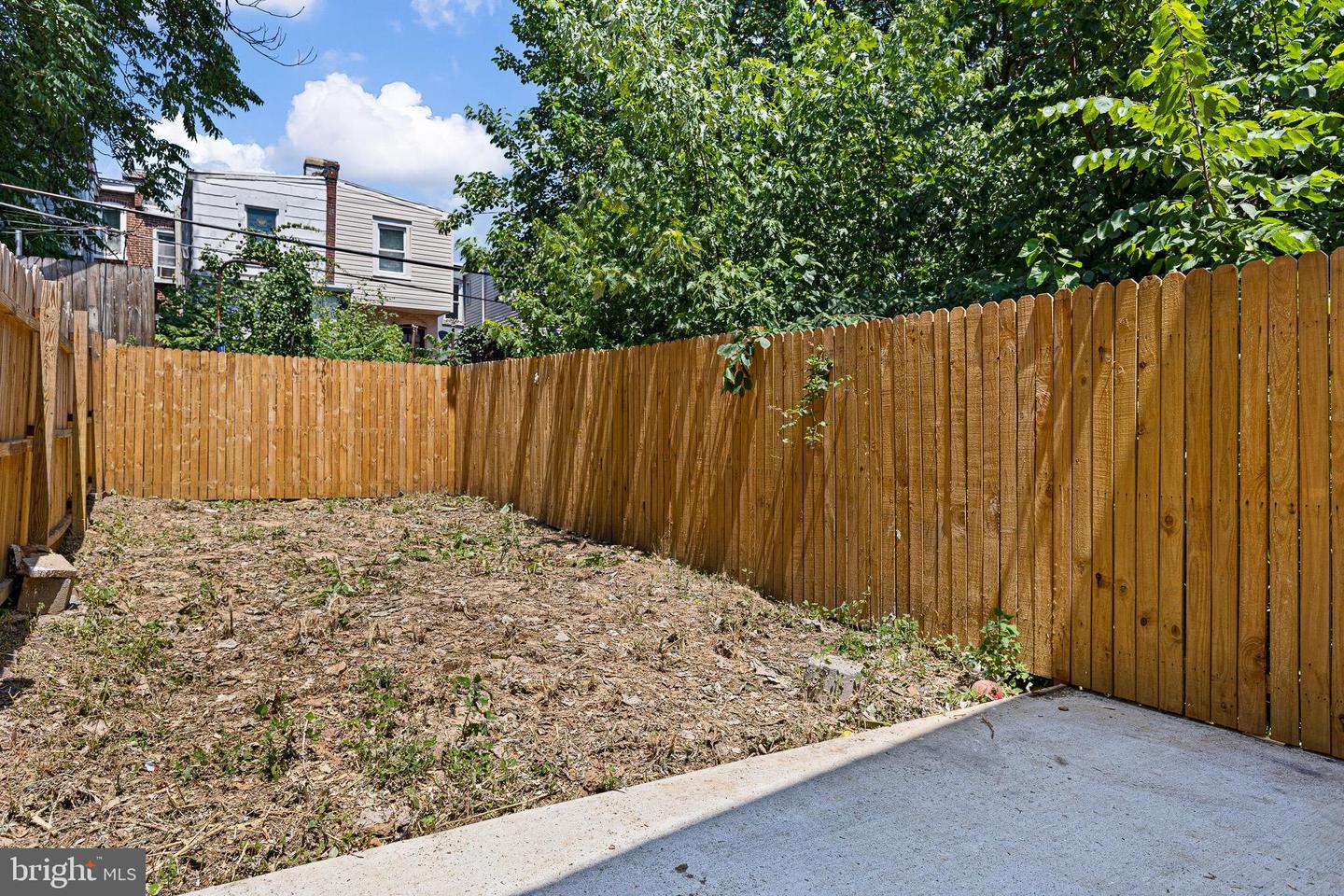 1207 W 2nd St Property Photo 20