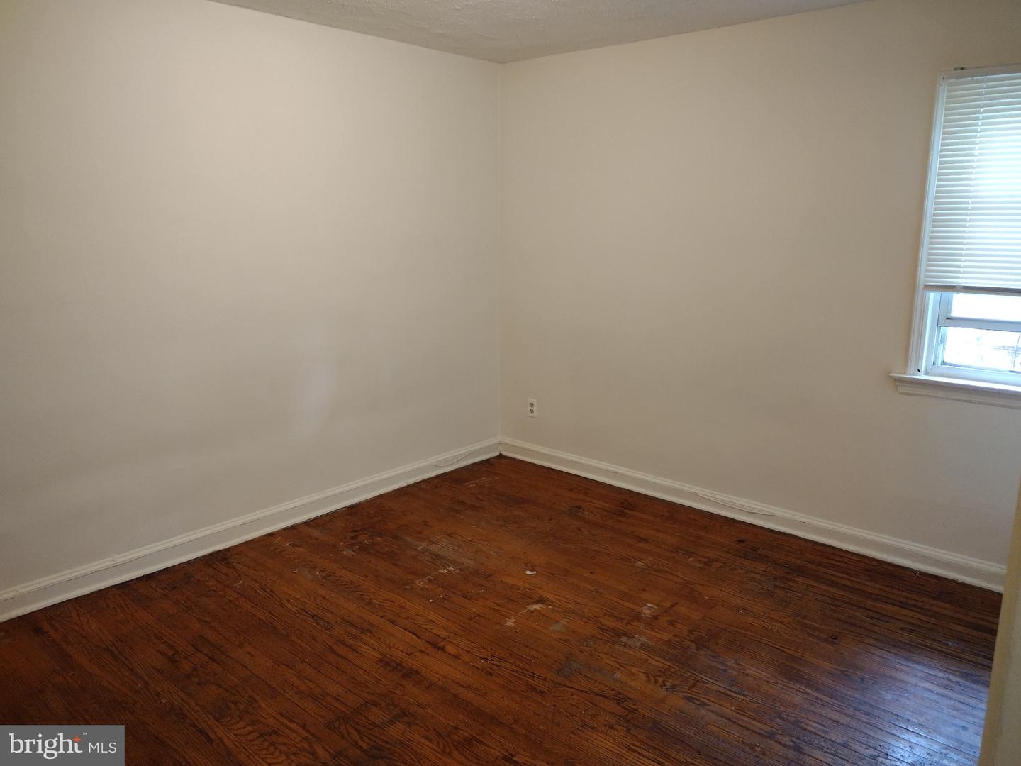 16 S Cannon Dr Property Photo 4
