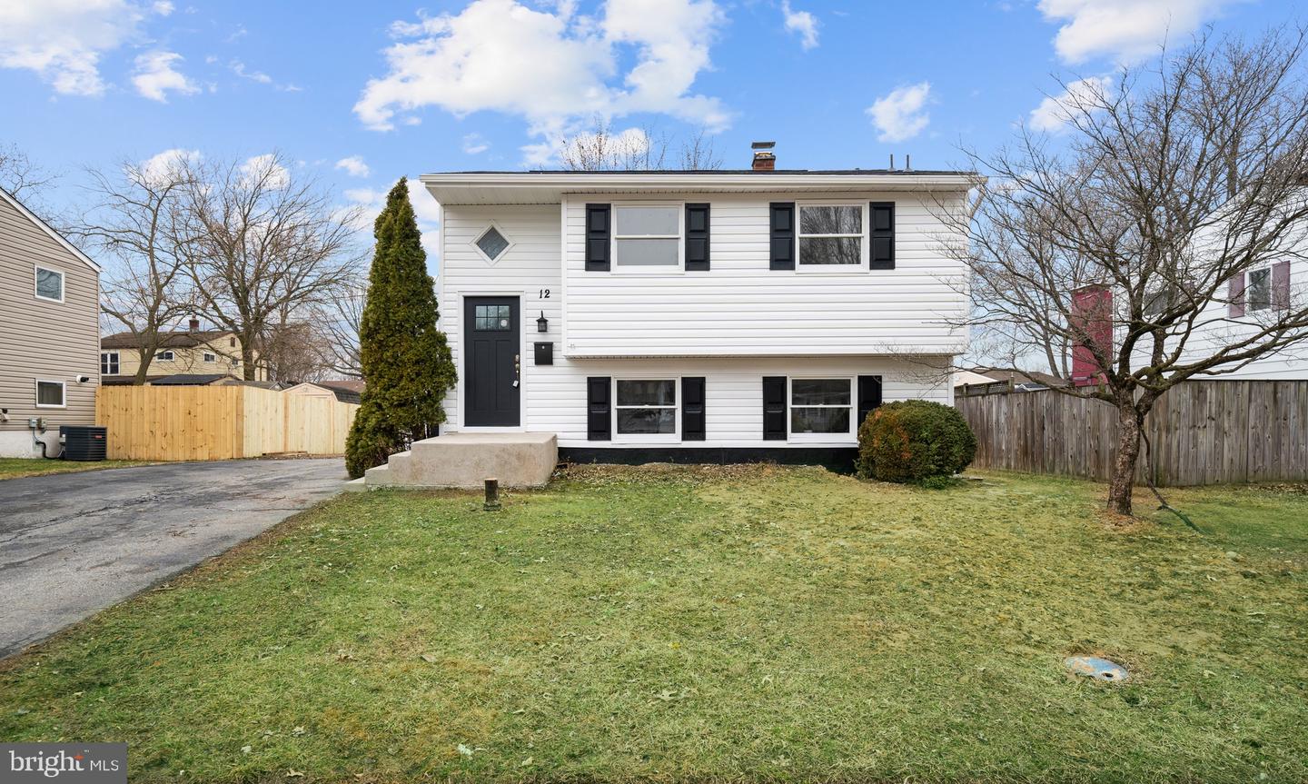 12 Dunsinane Dr Property Photo 1