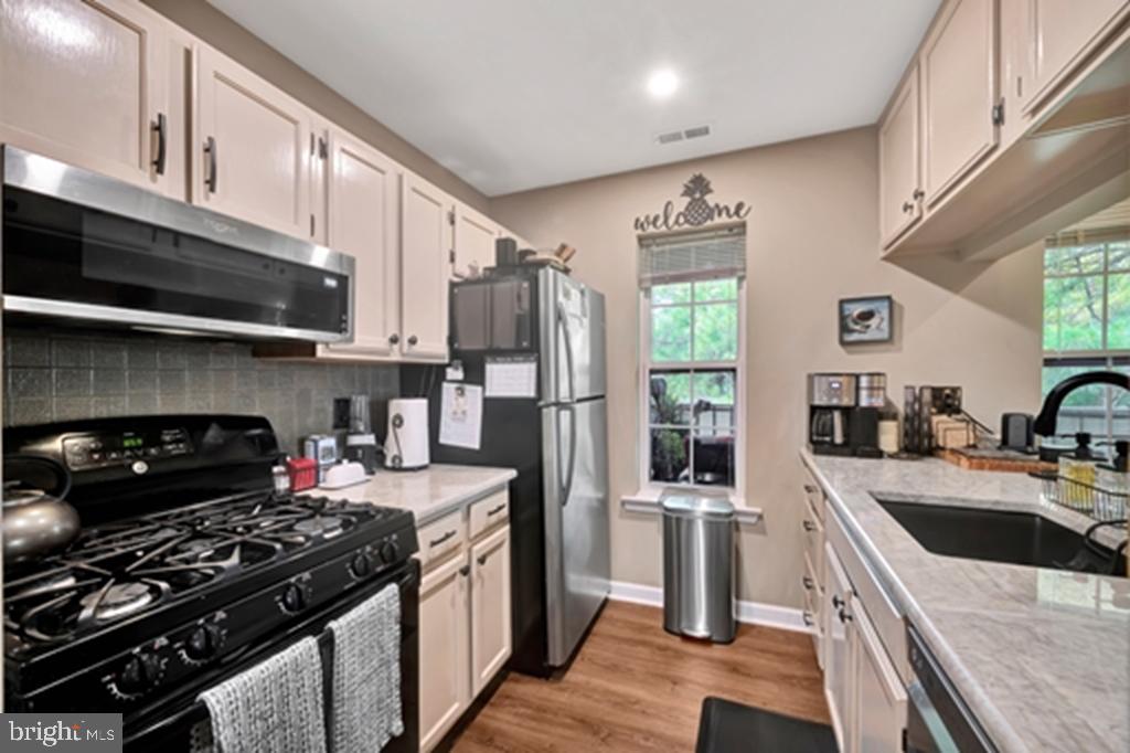 3143 Charing Cross Property Photo 4
