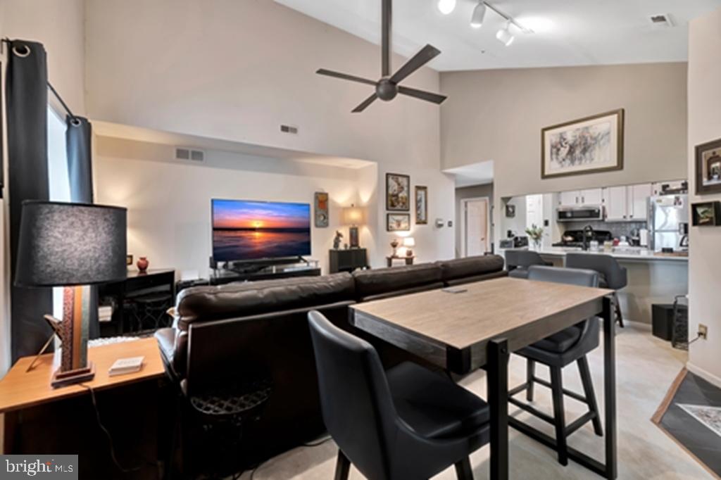 3143 Charing Cross Property Photo 6