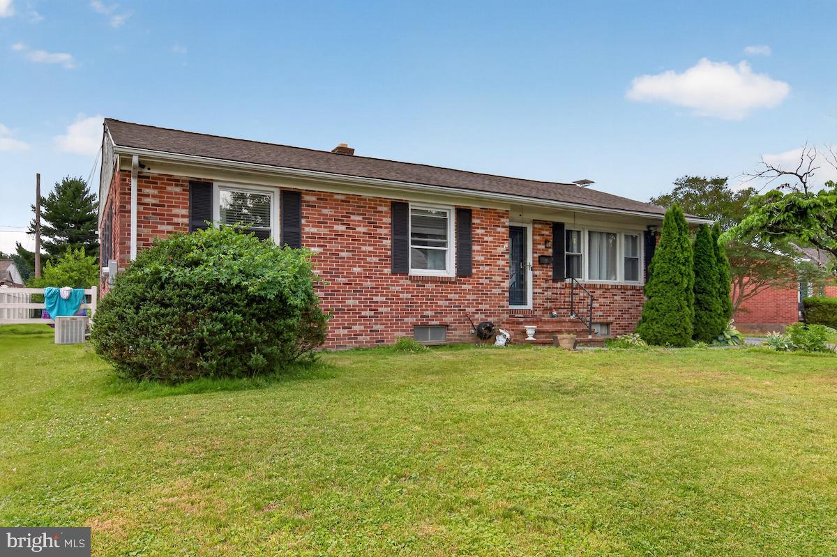 142 Casimir Property Photo 1