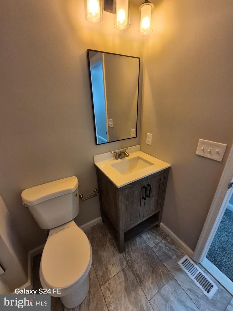 218 W 23rd St Property Photo 6