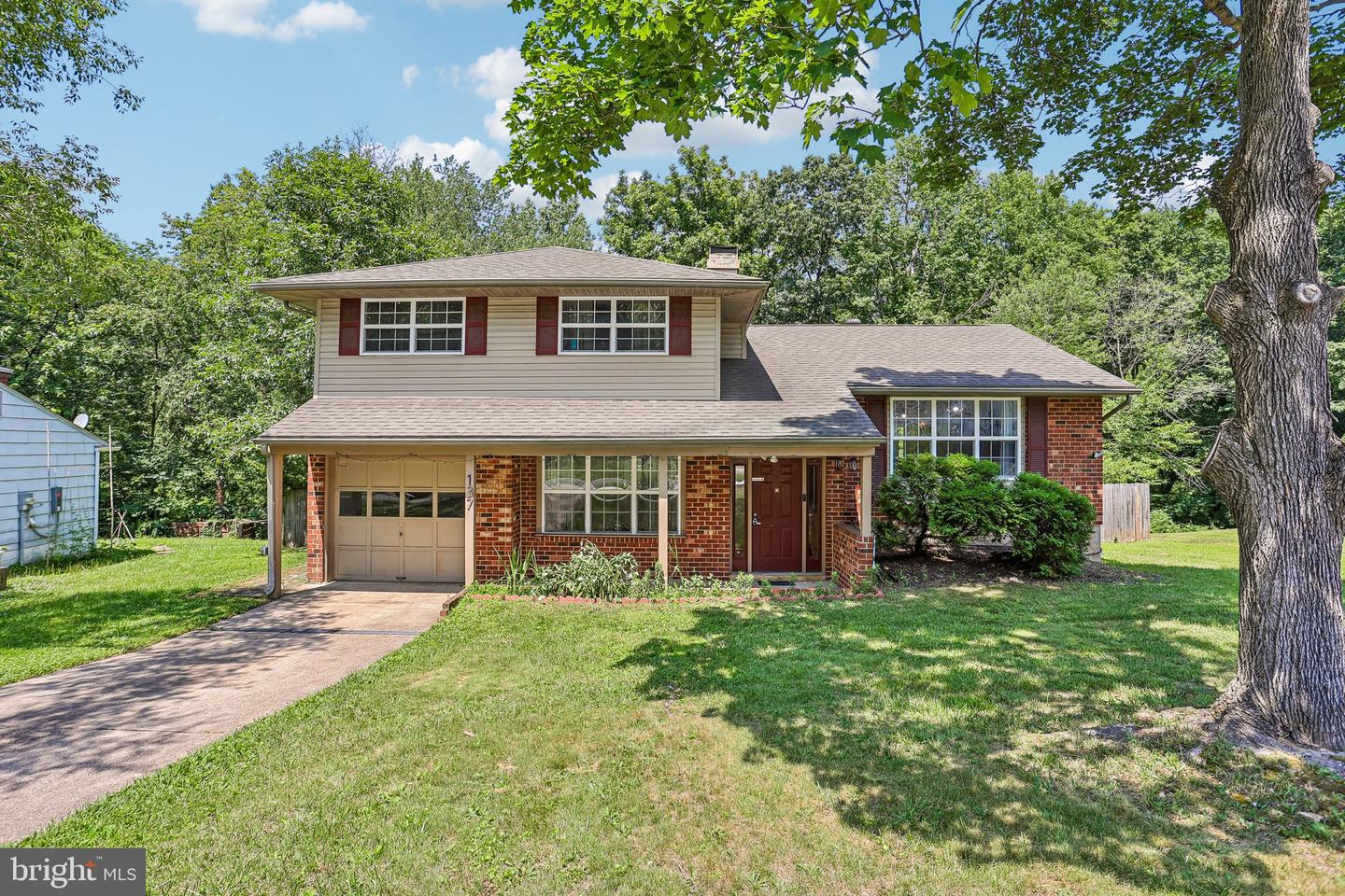 137 WOODSHADE DR