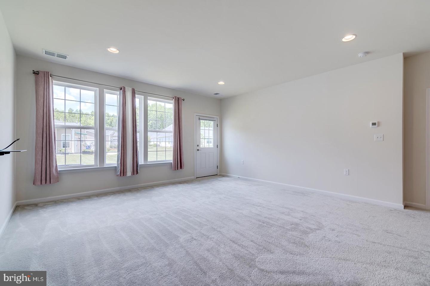 1428 Whispering Woods Rd Property Photo 3