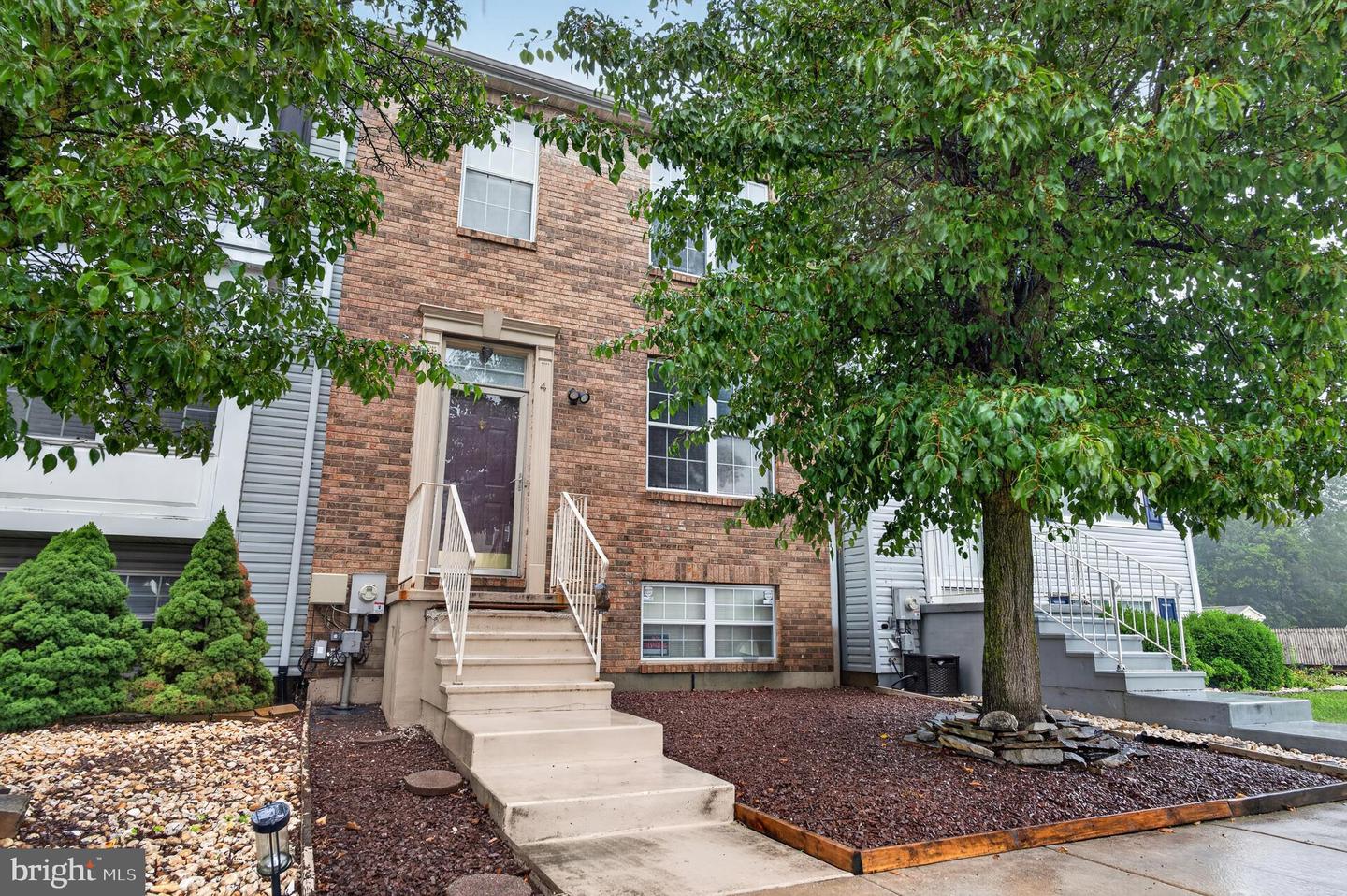 4 Versailles Ct Property Photo 1