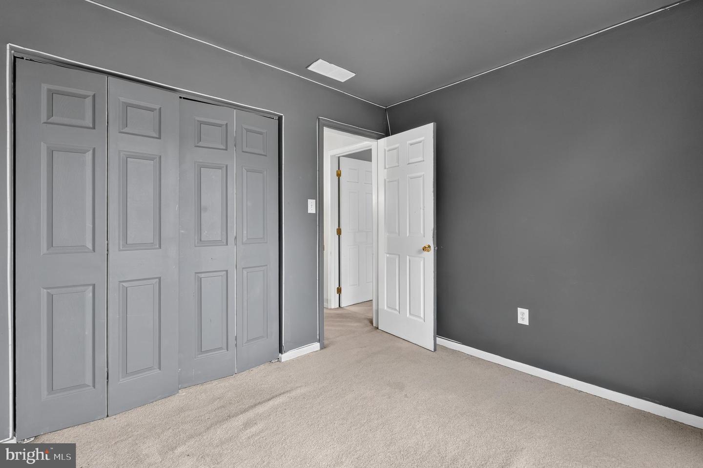 4 Versailles Ct Property Photo 2