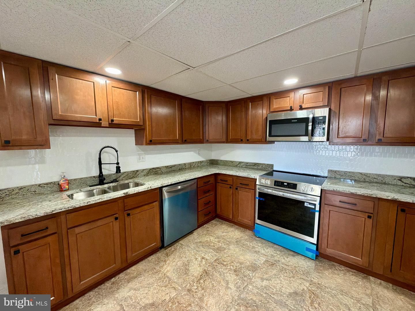 605 Cobble Creek Curv Property Photo 8