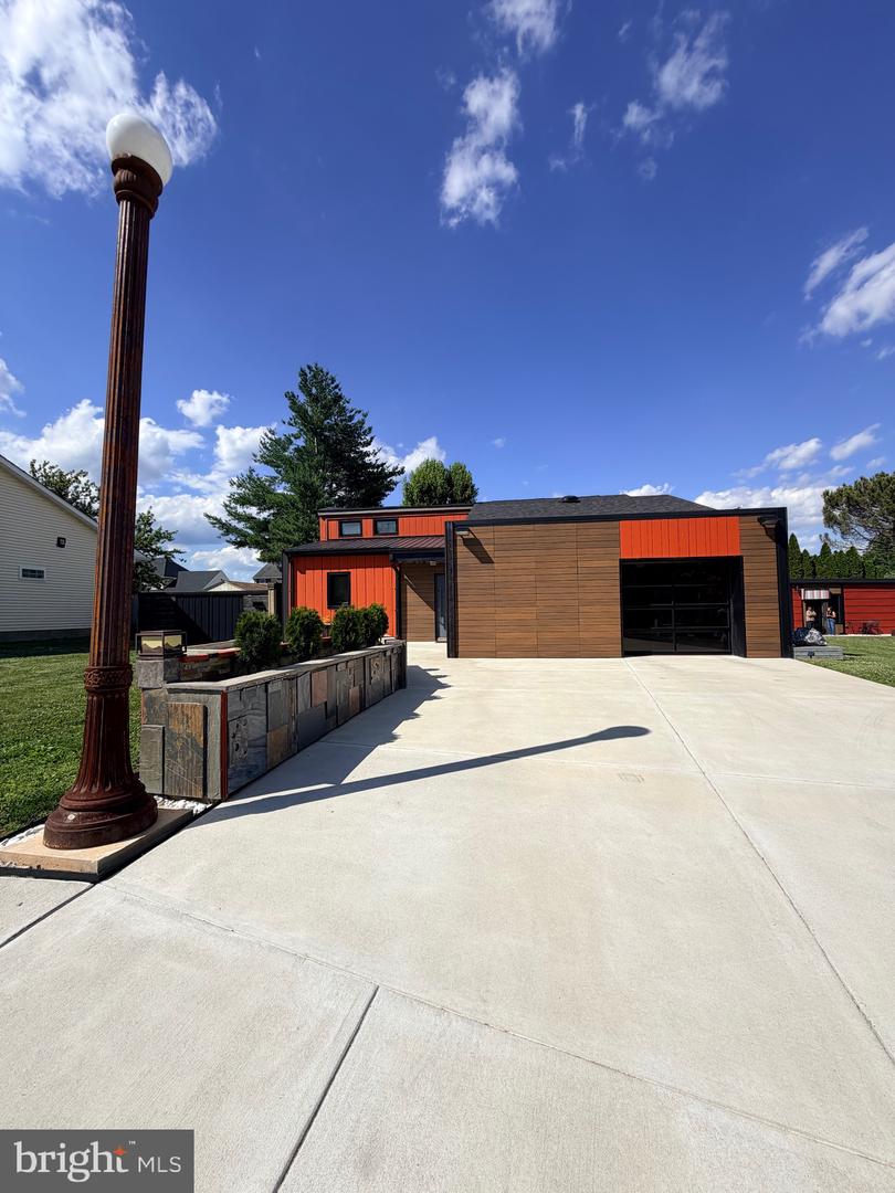 13 FERRIS CT