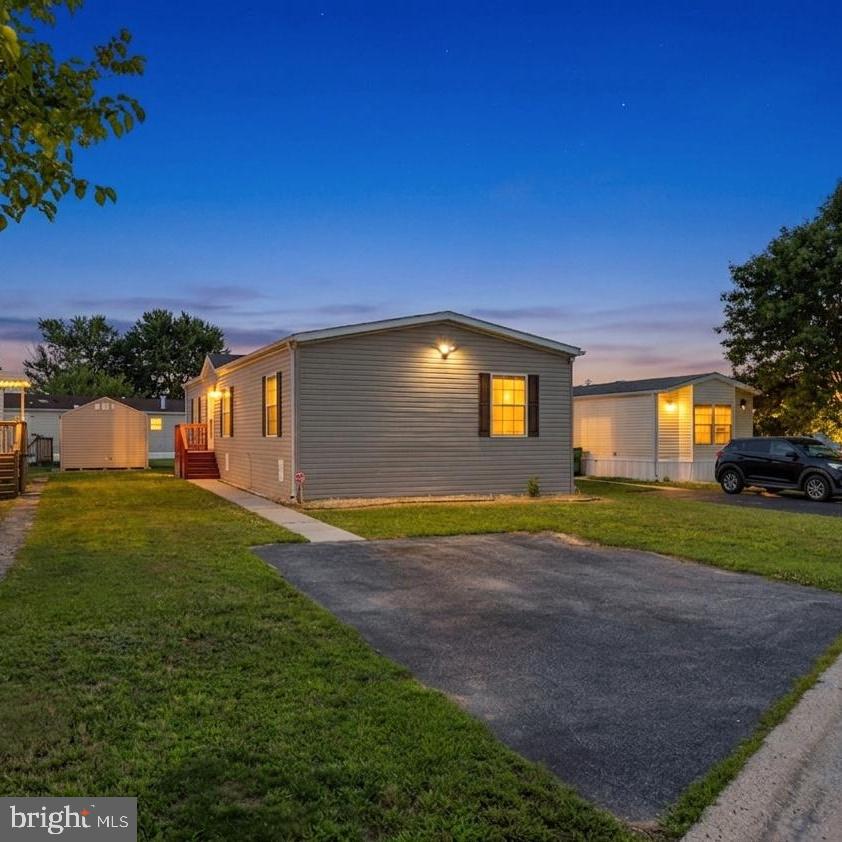 1733 BARBARA CIR Property Photo 1