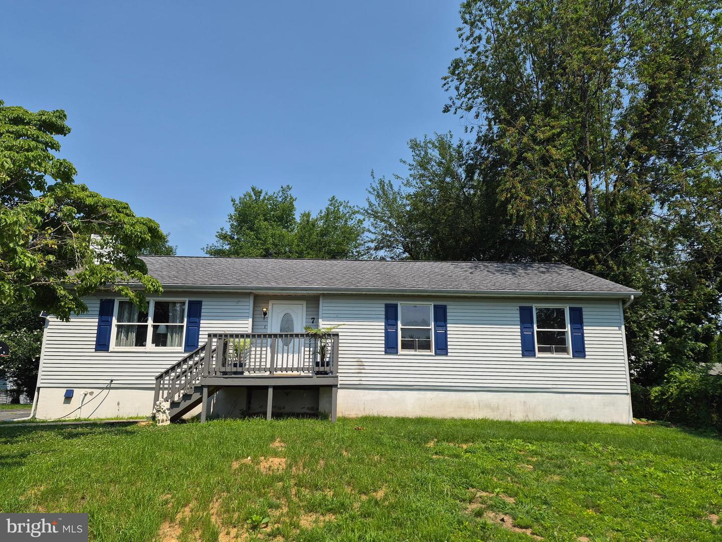 7 Roosevelt Ave Property Photo 2