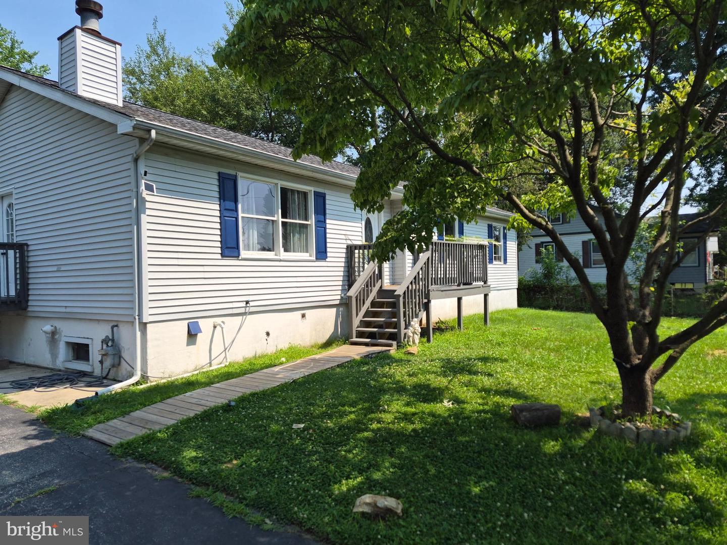 7 Roosevelt Ave Property Photo 4