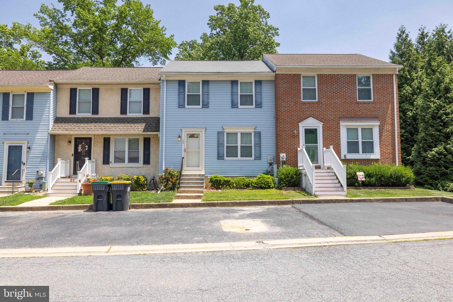 24 CAROLINA CT