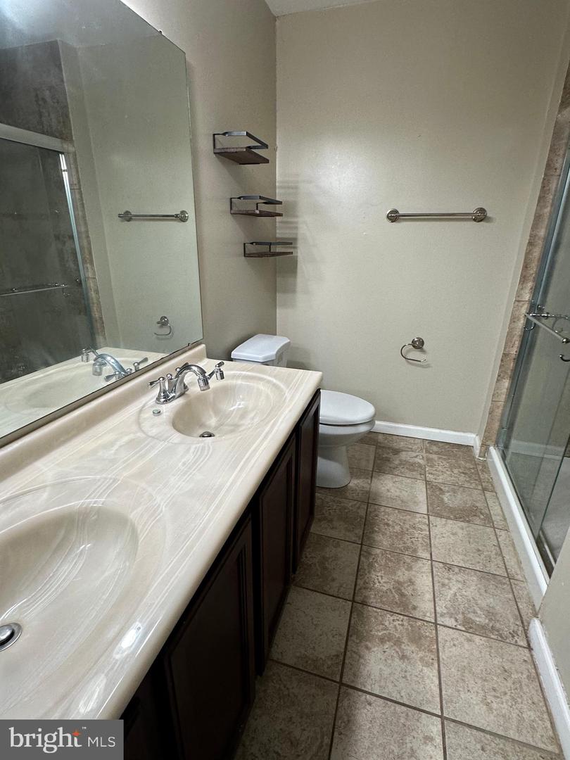 108 Steven Ln Property Photo 13