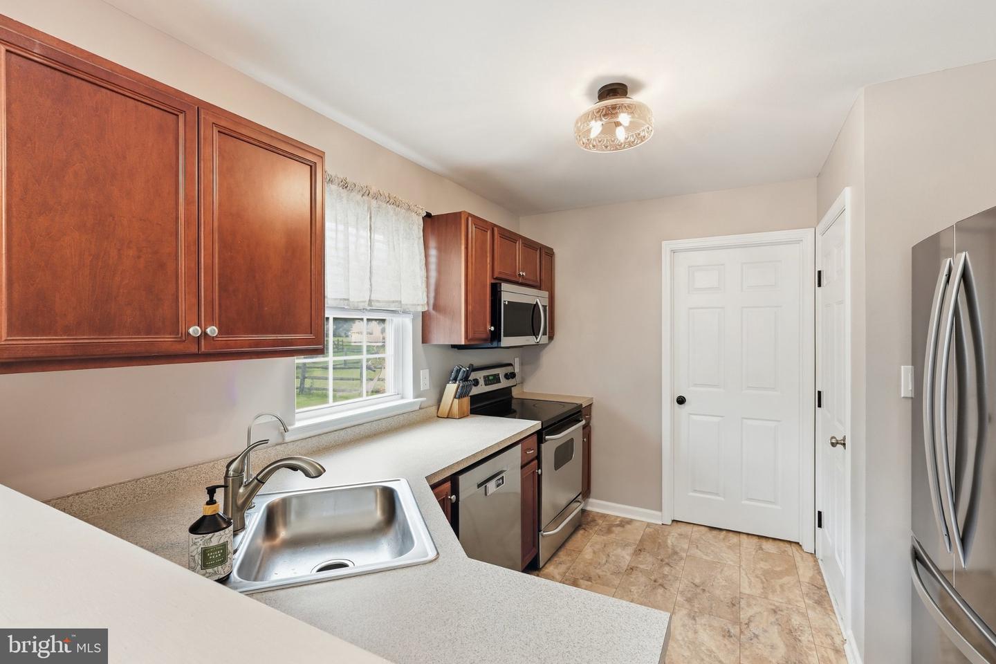 350 Sunnyside Ln Property Photo 15