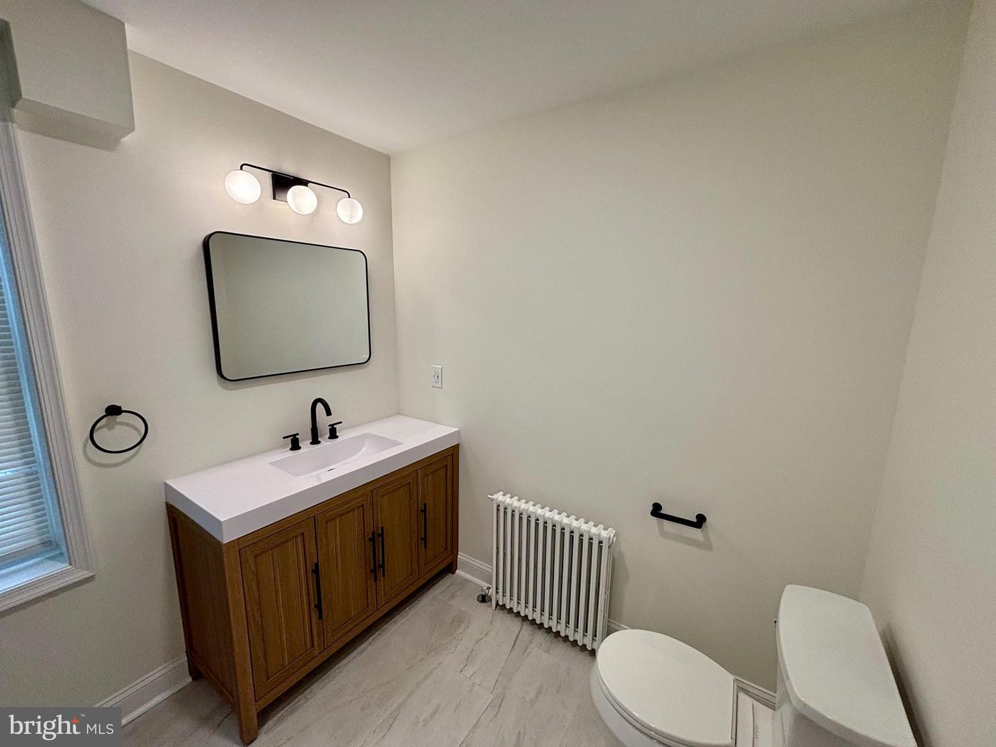 41 W 5th St #1 Property Photo 6