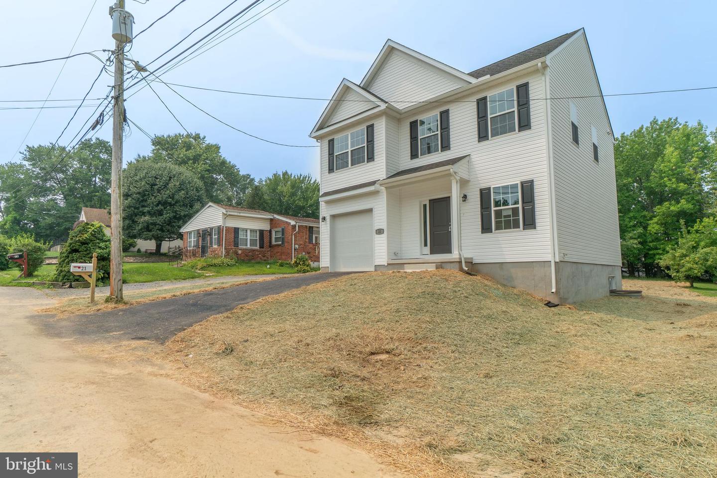 21 Neurys Ln Property Photo 2