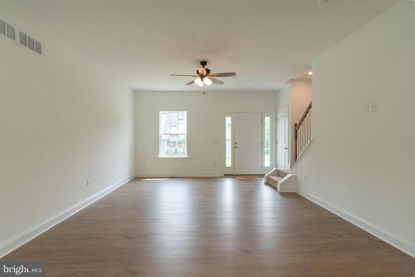 21 Neurys Ln Property Photo 8