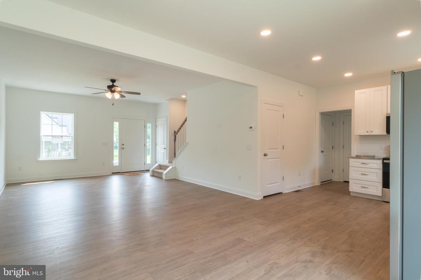 21 Neurys Ln Property Photo 9