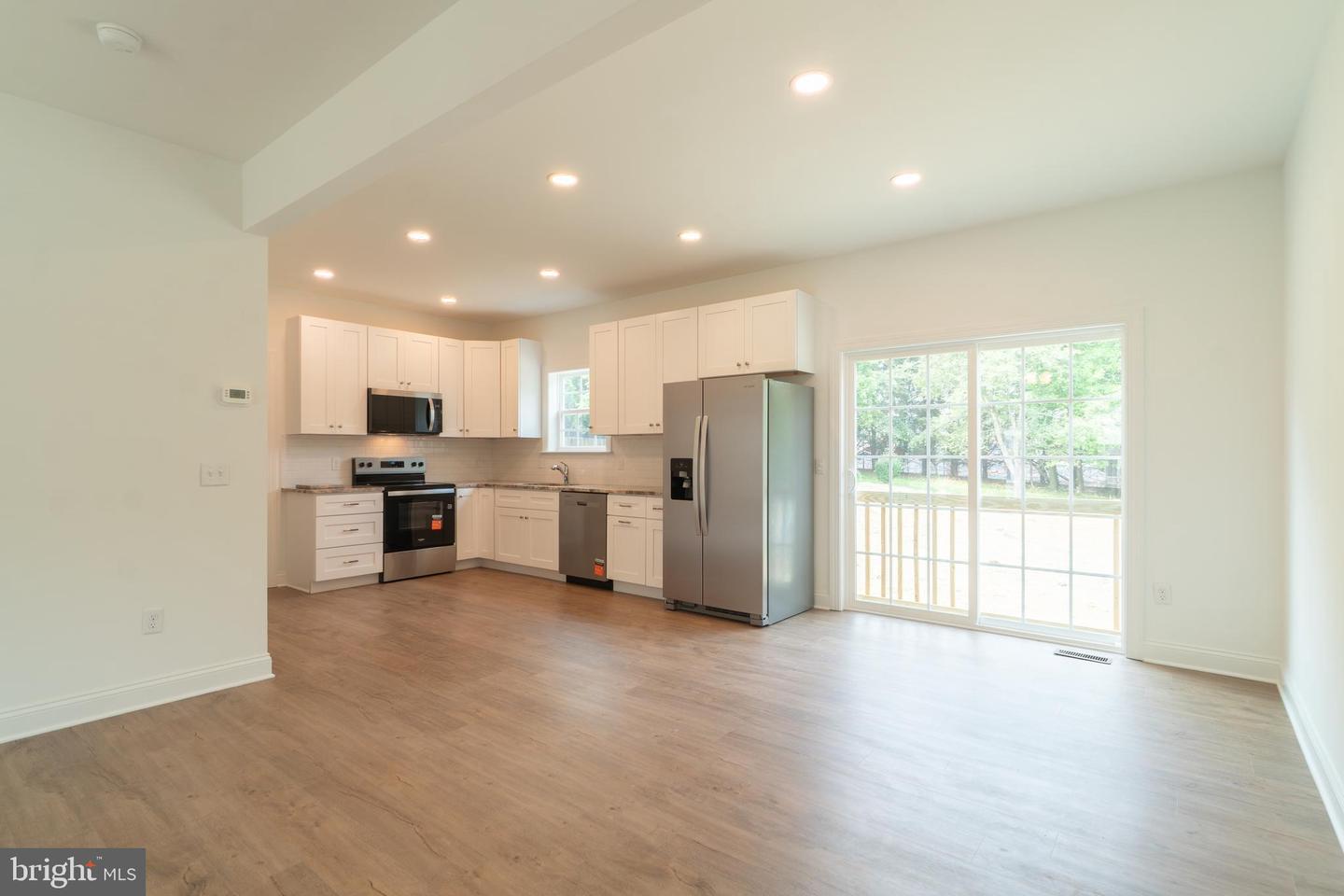 21 Neurys Ln Property Photo 10