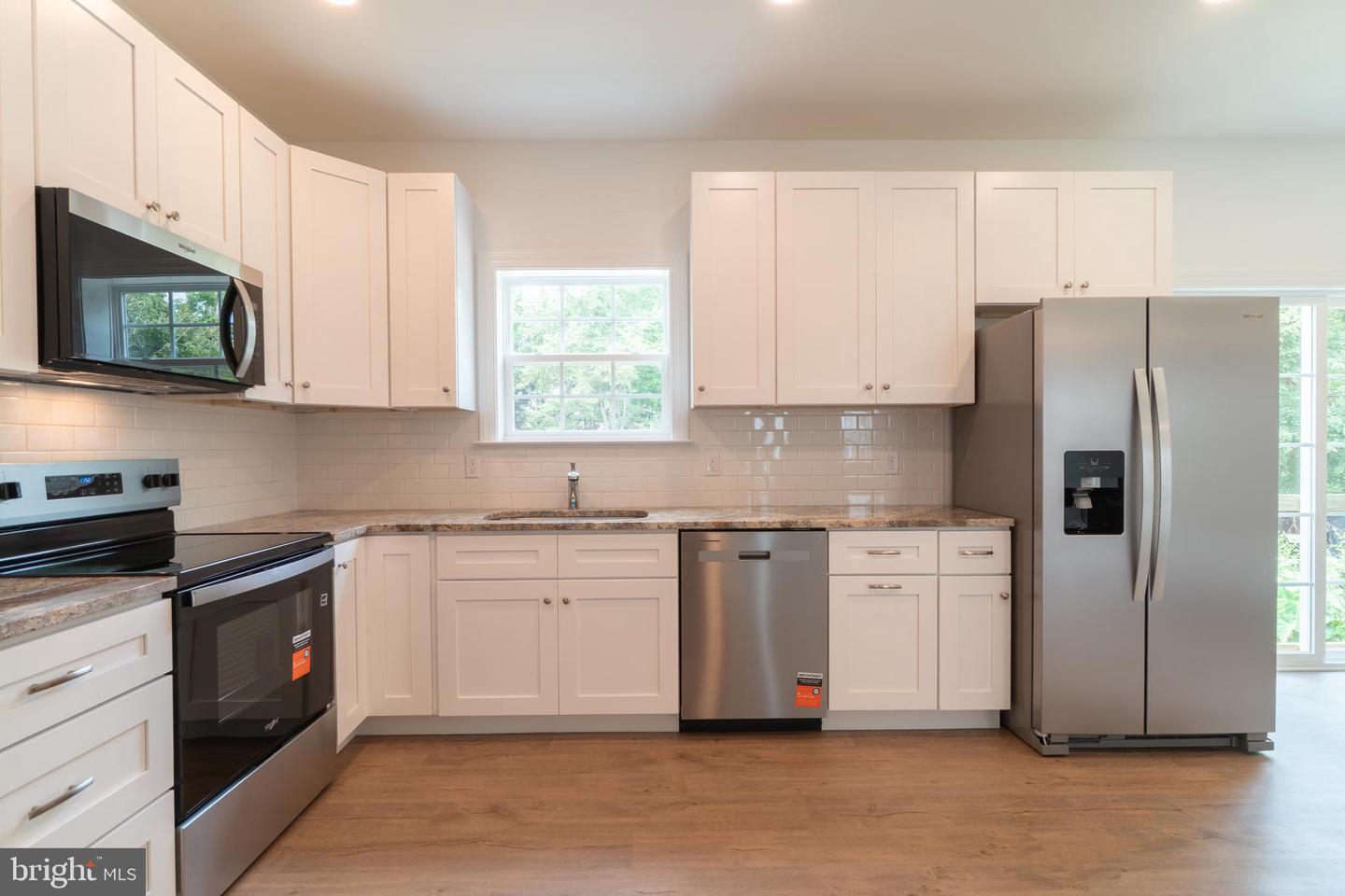 21 Neurys Ln Property Photo 13
