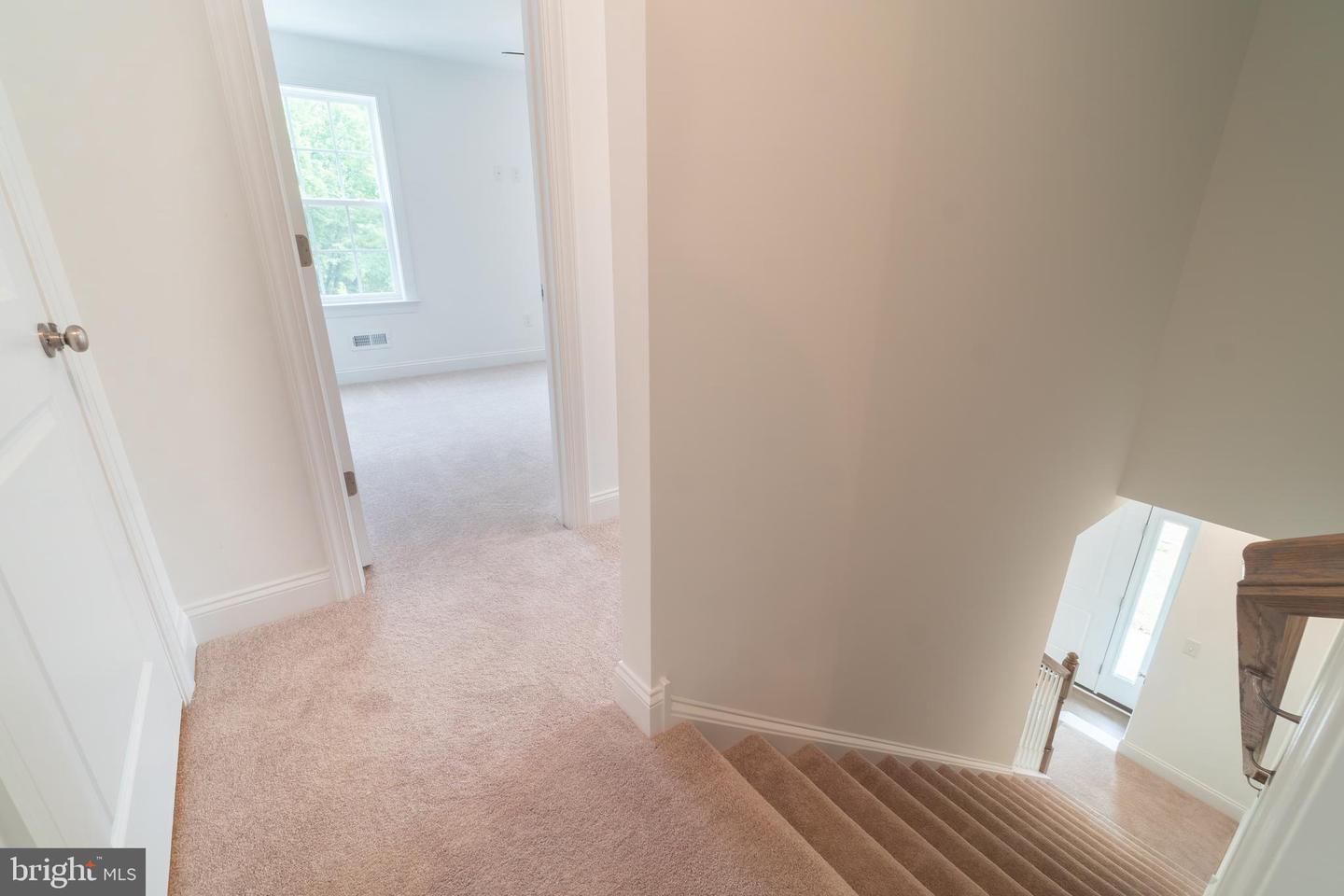 21 Neurys Ln Property Photo 17