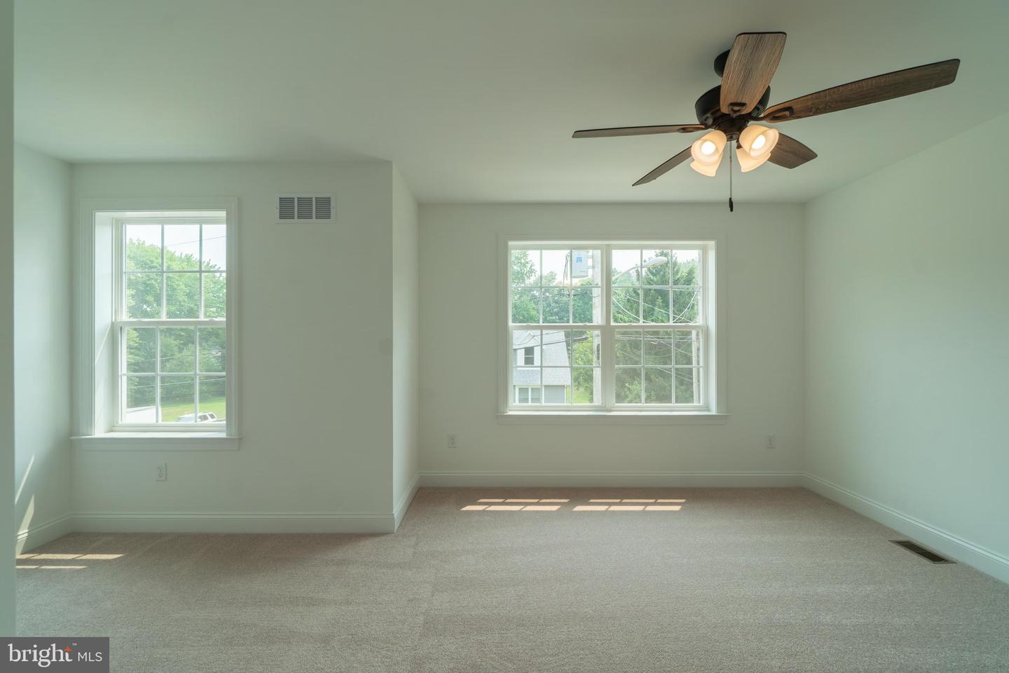 21 Neurys Ln Property Photo 18