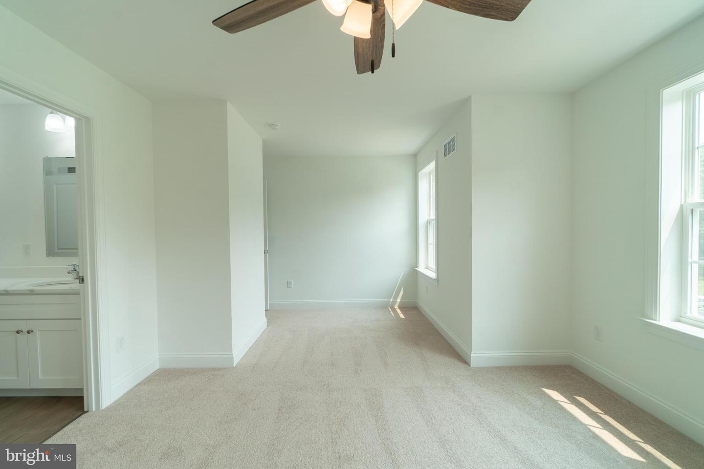 21 Neurys Ln Property Photo 19