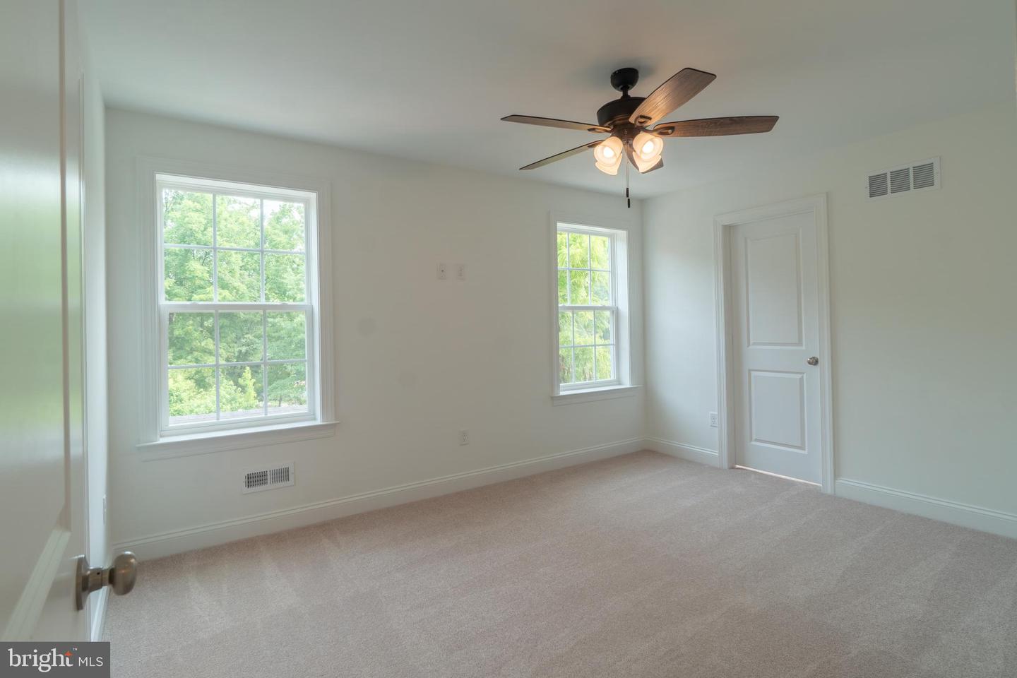 21 Neurys Ln Property Photo 20