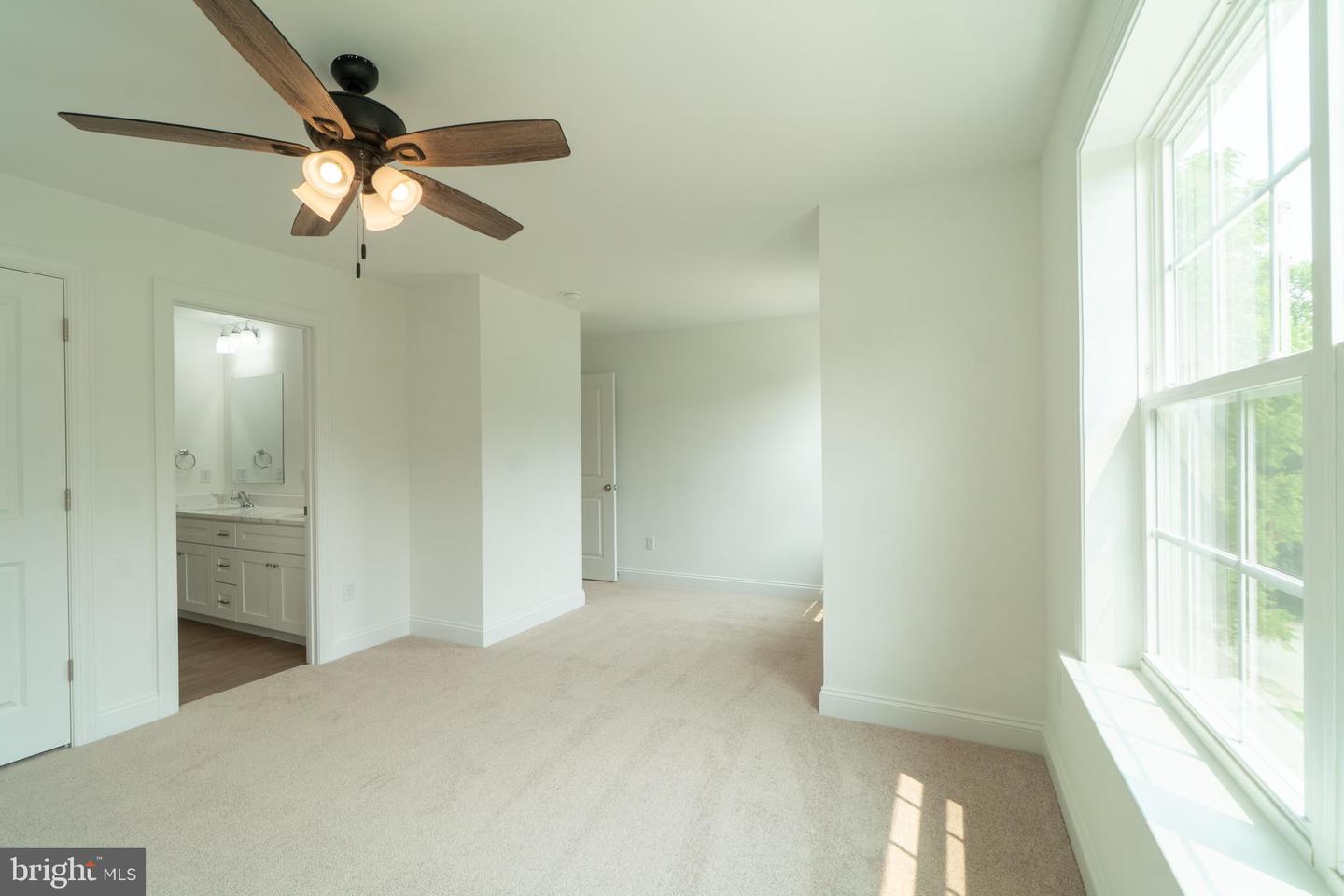 21 Neurys Ln Property Photo 25