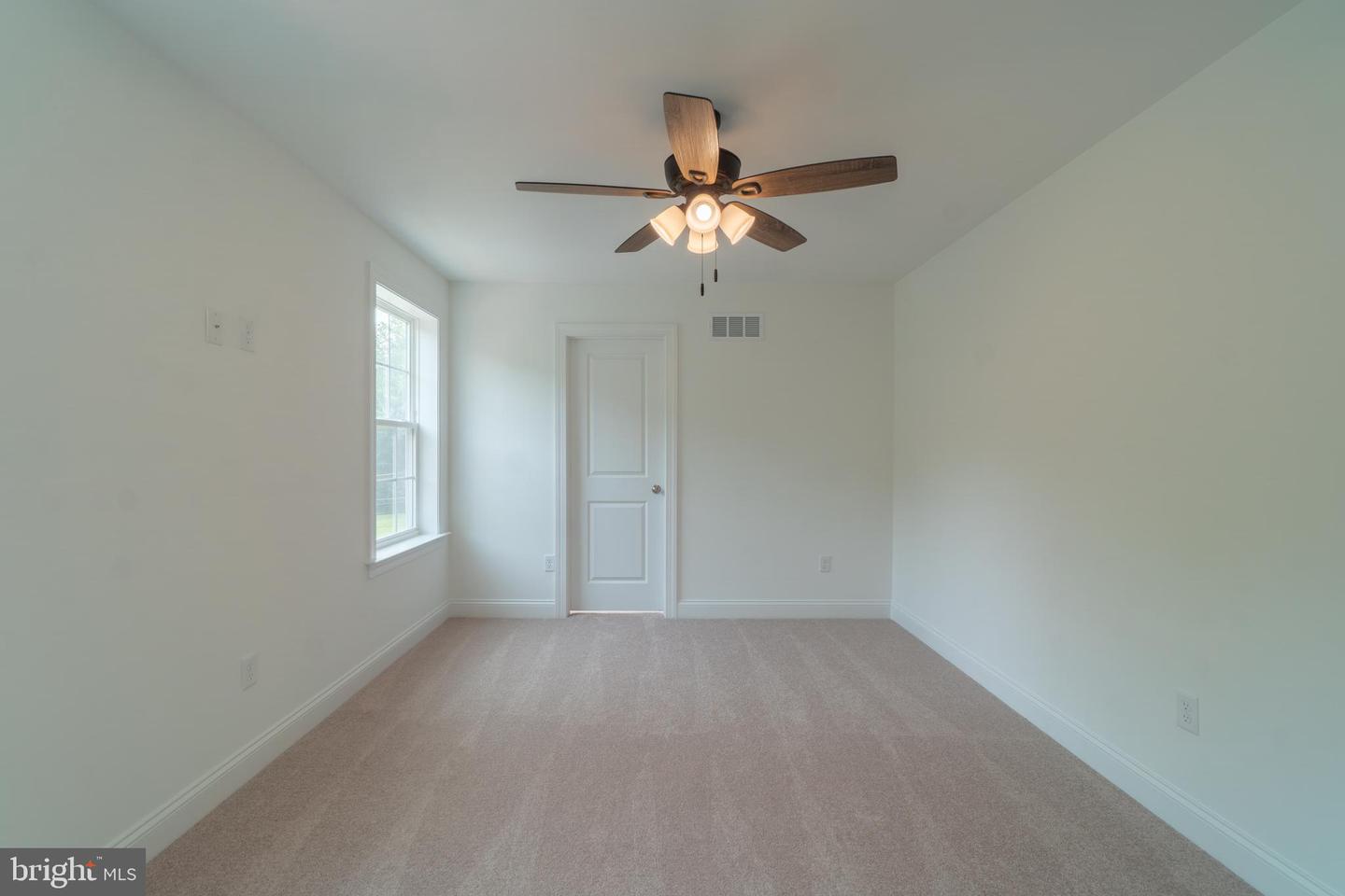 21 Neurys Ln Property Photo 28