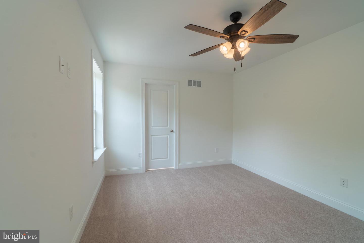 21 Neurys Ln Property Photo 29