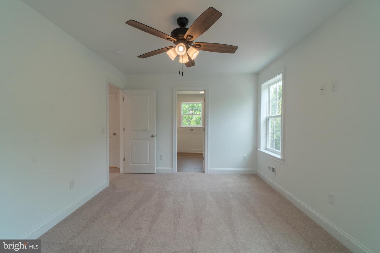 21 Neurys Ln Property Photo 30
