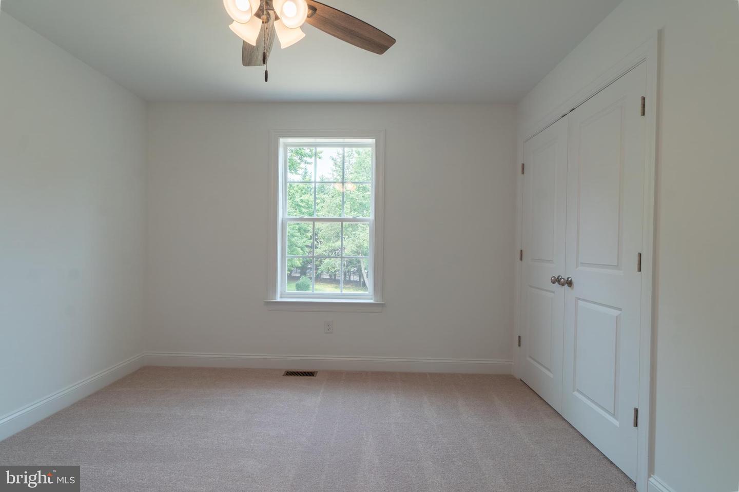 21 Neurys Ln Property Photo 32