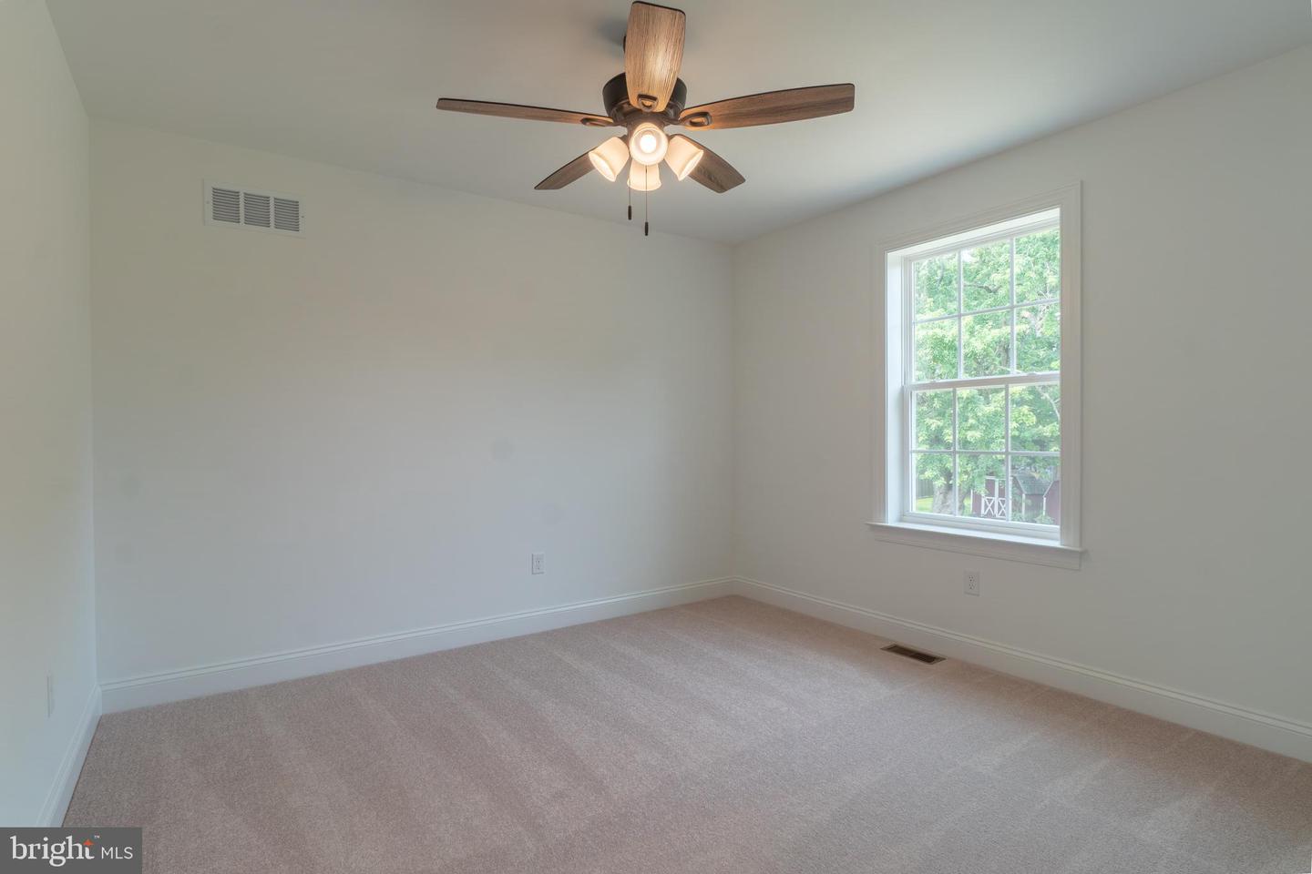 21 Neurys Ln Property Photo 33
